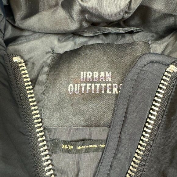 Urban Outfitters Izzy Hooded Puffer Jacket Womens XS Black NEW - Picture 5 of 6